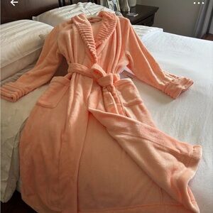 Kohl's Soft Peach Plush Robe